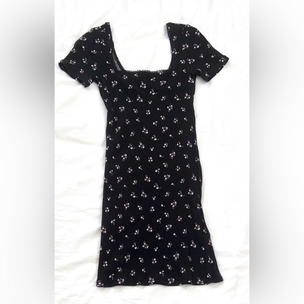 Black H&M dress with a floral pattern size small